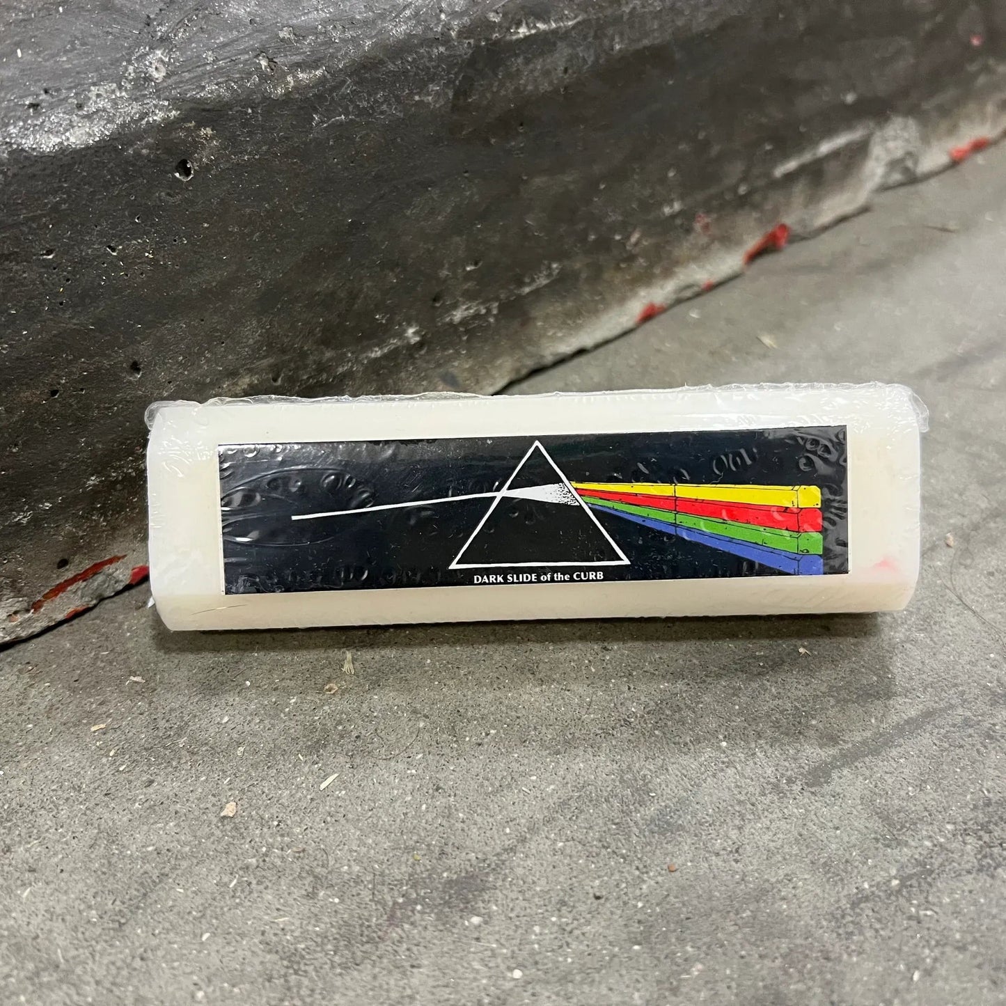 Darkslide of the Curb Coconut Wax, white