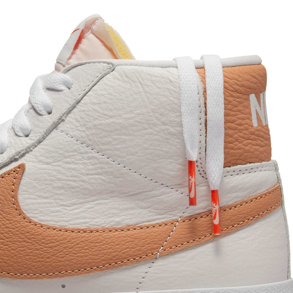 Nike SB Zoom Blazer Mid ISO, white/lt cognac-white-white - Tiki Room Skateboards - 12