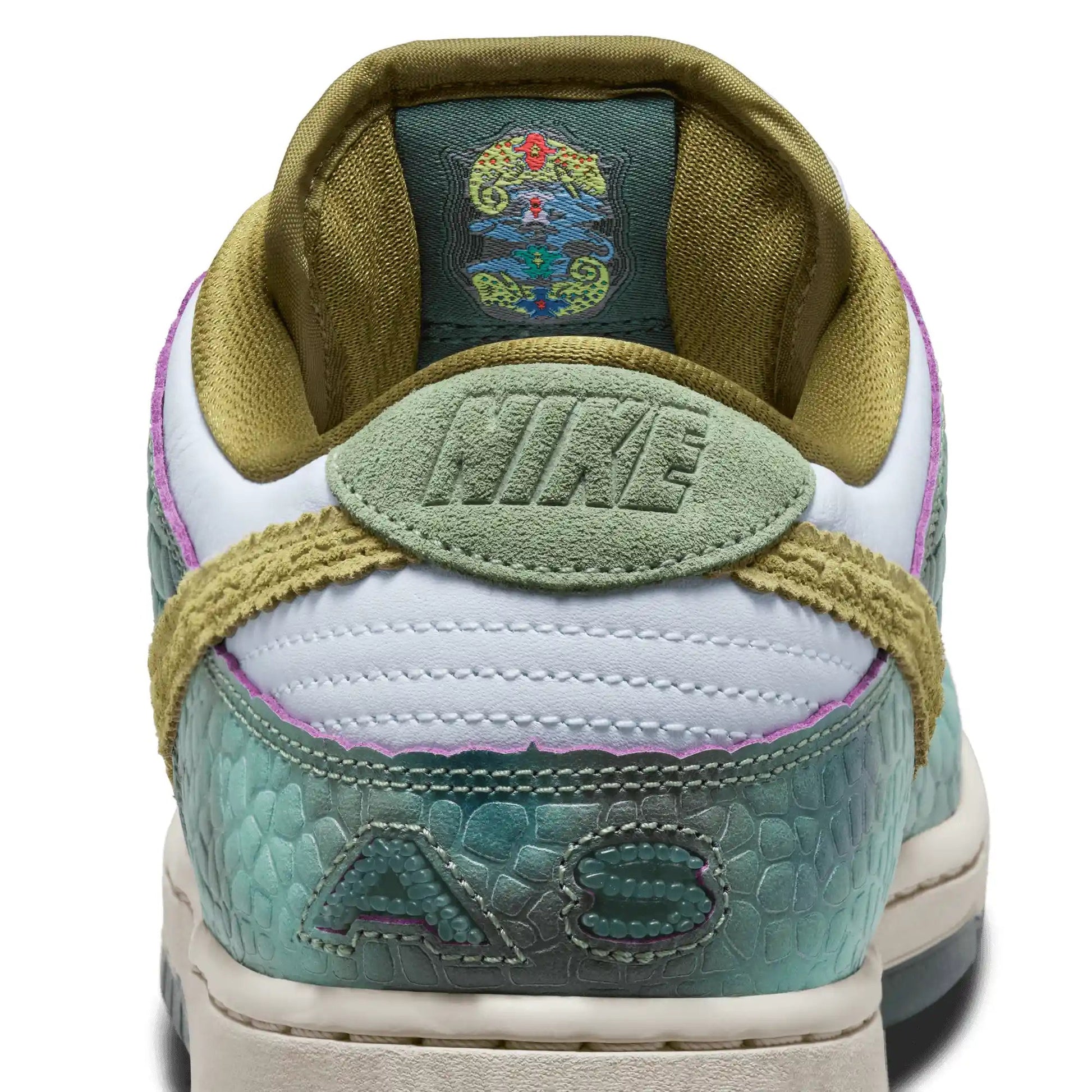 Nike SB Dunk Low Pro "Chameleon", oil green/desert moss - white - Tiki Room Skateboards - 6