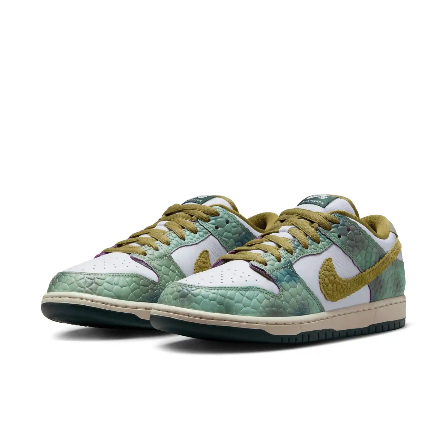 Nike SB Dunk Low Pro "Chameleon", oil green/desert moss - white - Tiki Room Skateboards - 2