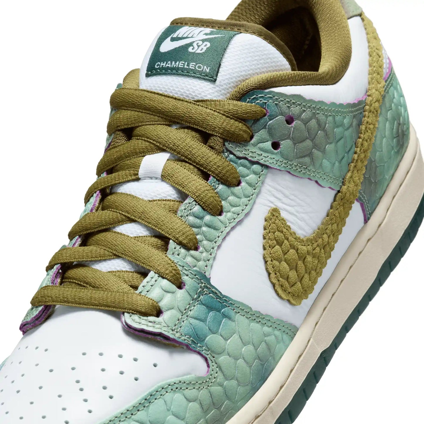 Nike SB Dunk Low Pro "Chameleon", oil green/desert moss - white - Tiki Room Skateboards - 3