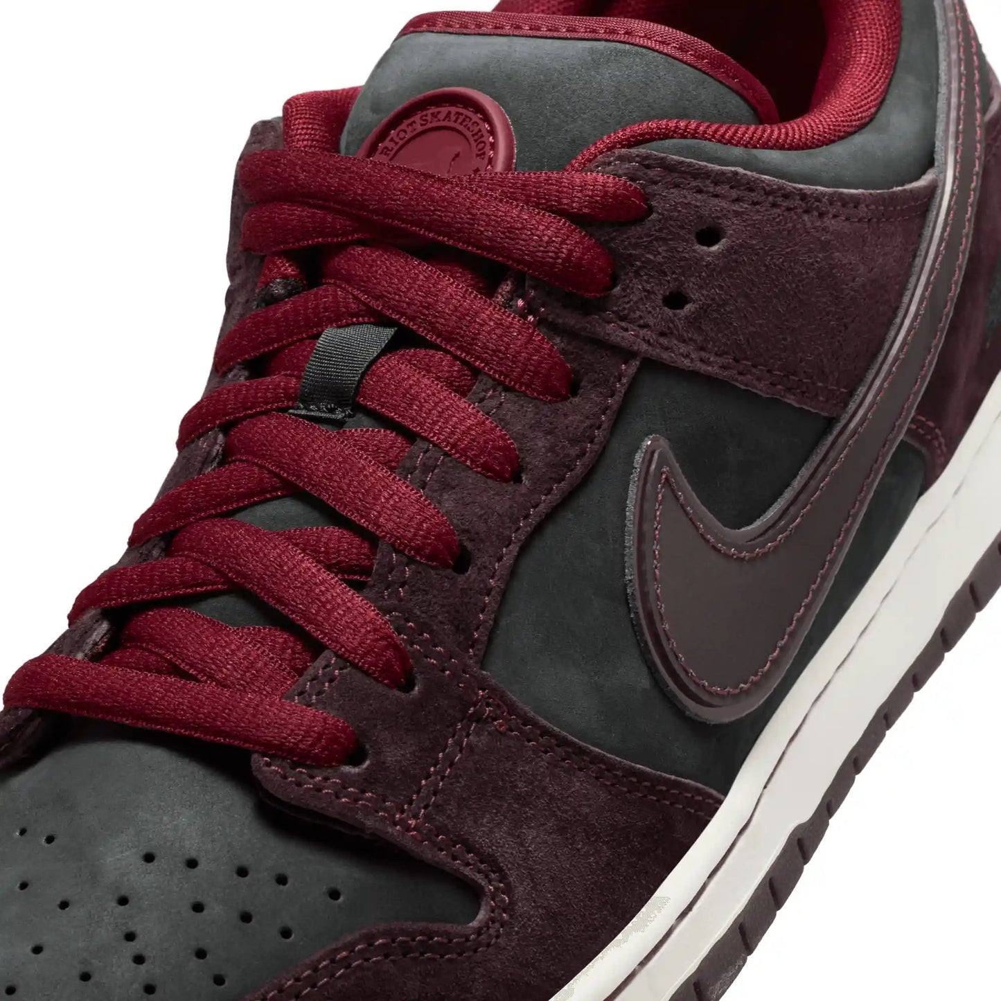 Nike SB Dunk Low Pro Quickstrike Riot, mahogany/dark beetroot - team red - sail - Tiki Room Skateboards - 3