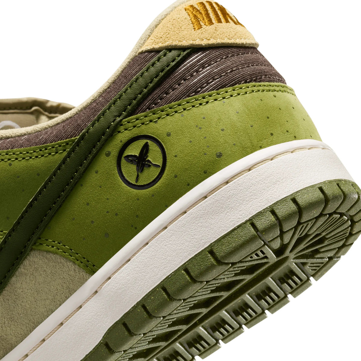 Nike SB Dunk Low Pro Yuto Matcha, asparagus/legion green - lt khaki - Tiki Room Skateboards - 4