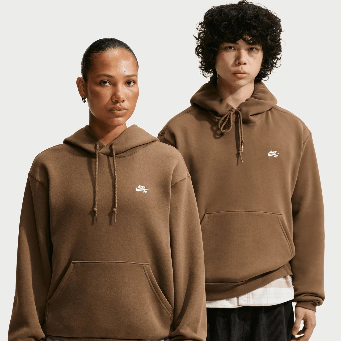 Nike SB Essential Fleece Pullover Skate Hoodie, mosswood brown/white - Tiki Room Skateboards - 2