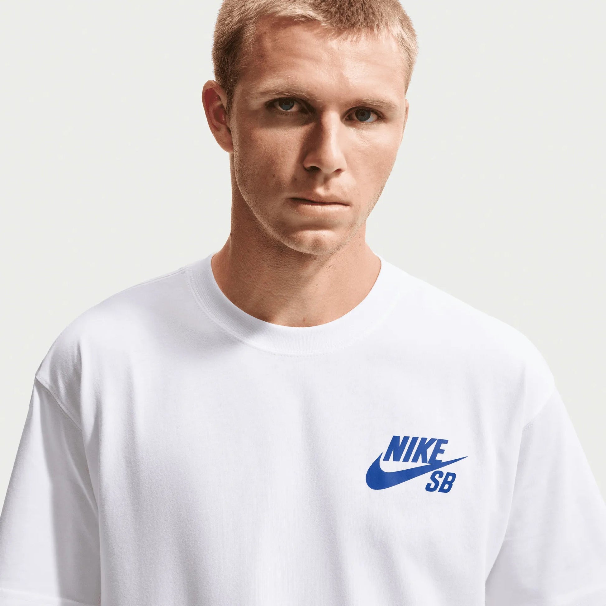 Nike SB Logo Skate T-Shirt, white/game royal - Tiki Room Skateboards - 1