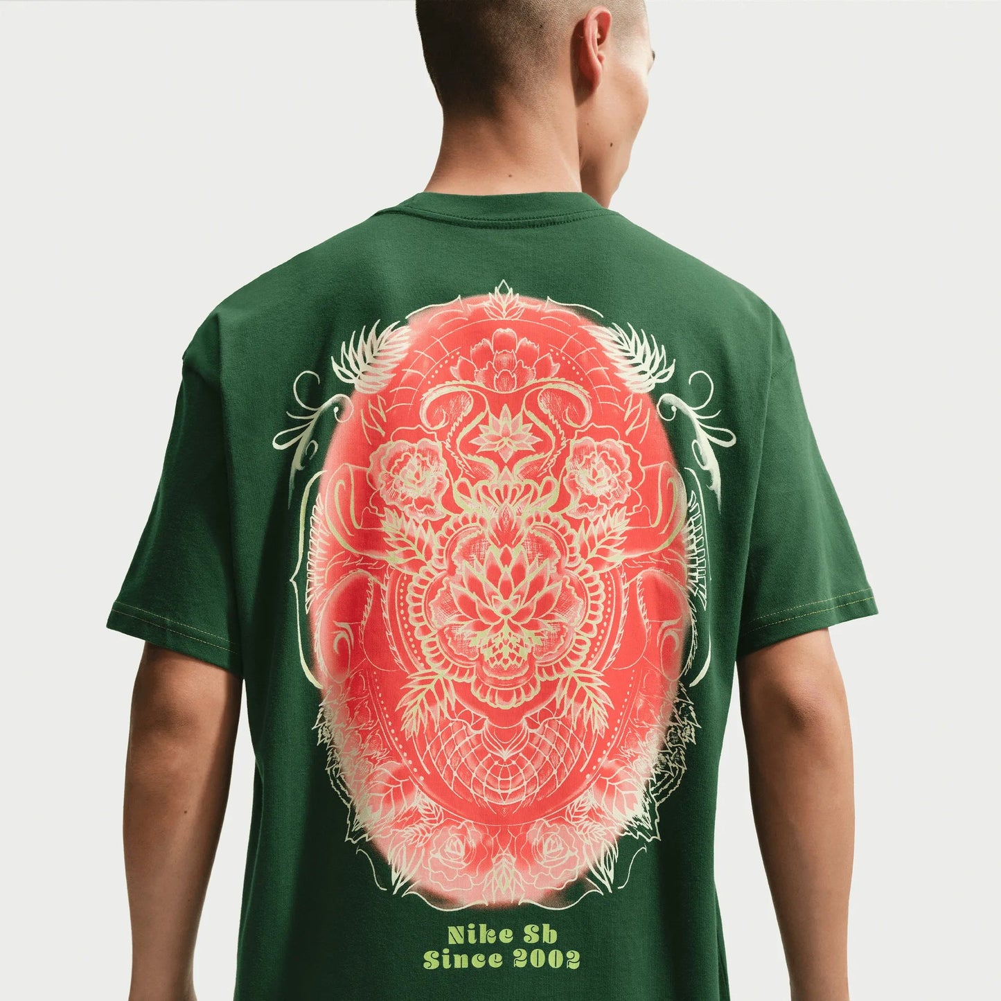 Nike SB Som Tum Tee, gorge green - Tiki Room Skateboards - 1