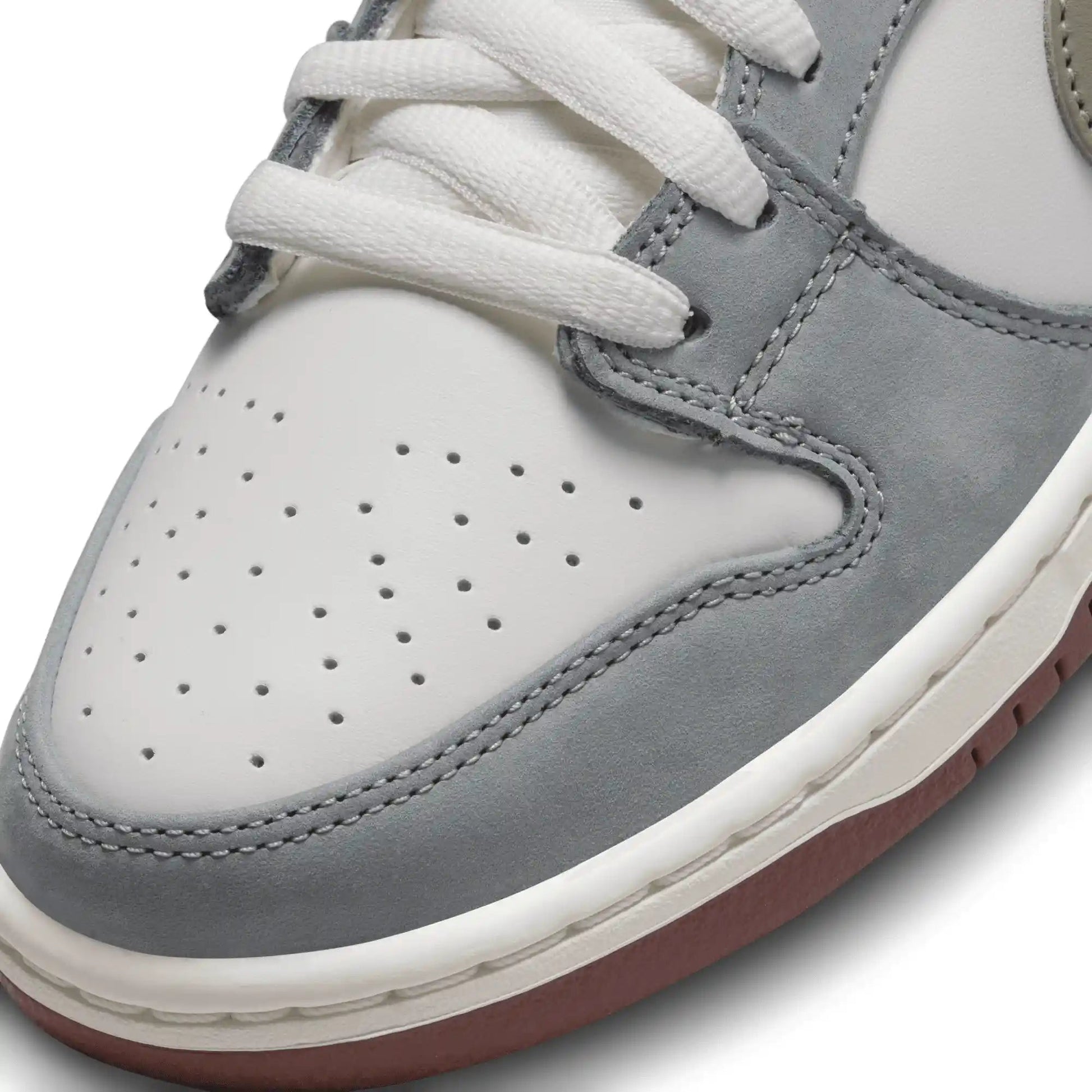 Nike SB Yuto Dunk Low Pro, wolf grey/iron grey - sail - Tiki Room Skateboards - 11