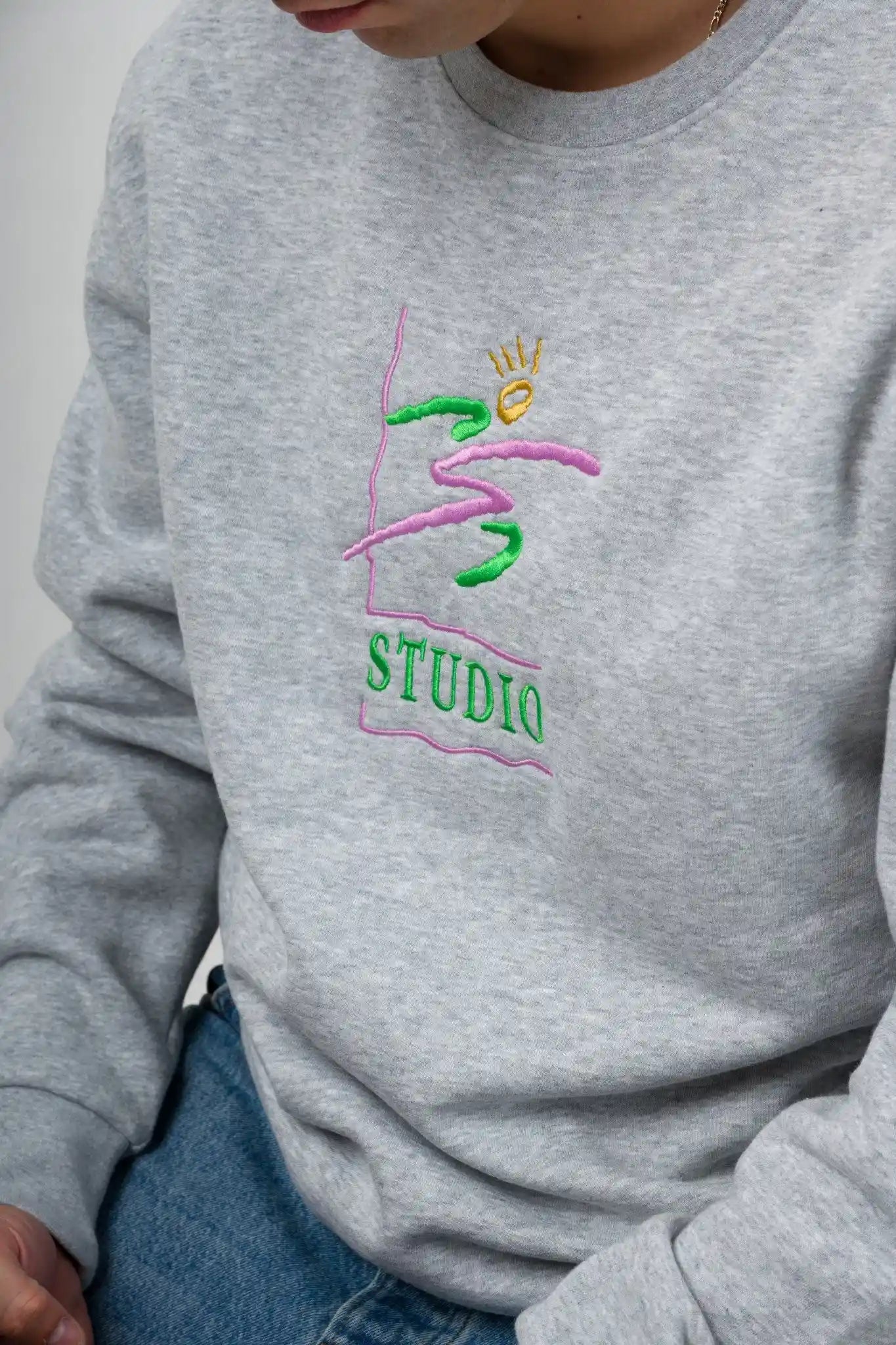 Studio Sun Run Crewneck, heather grey - Tiki Room Skateboards - 3