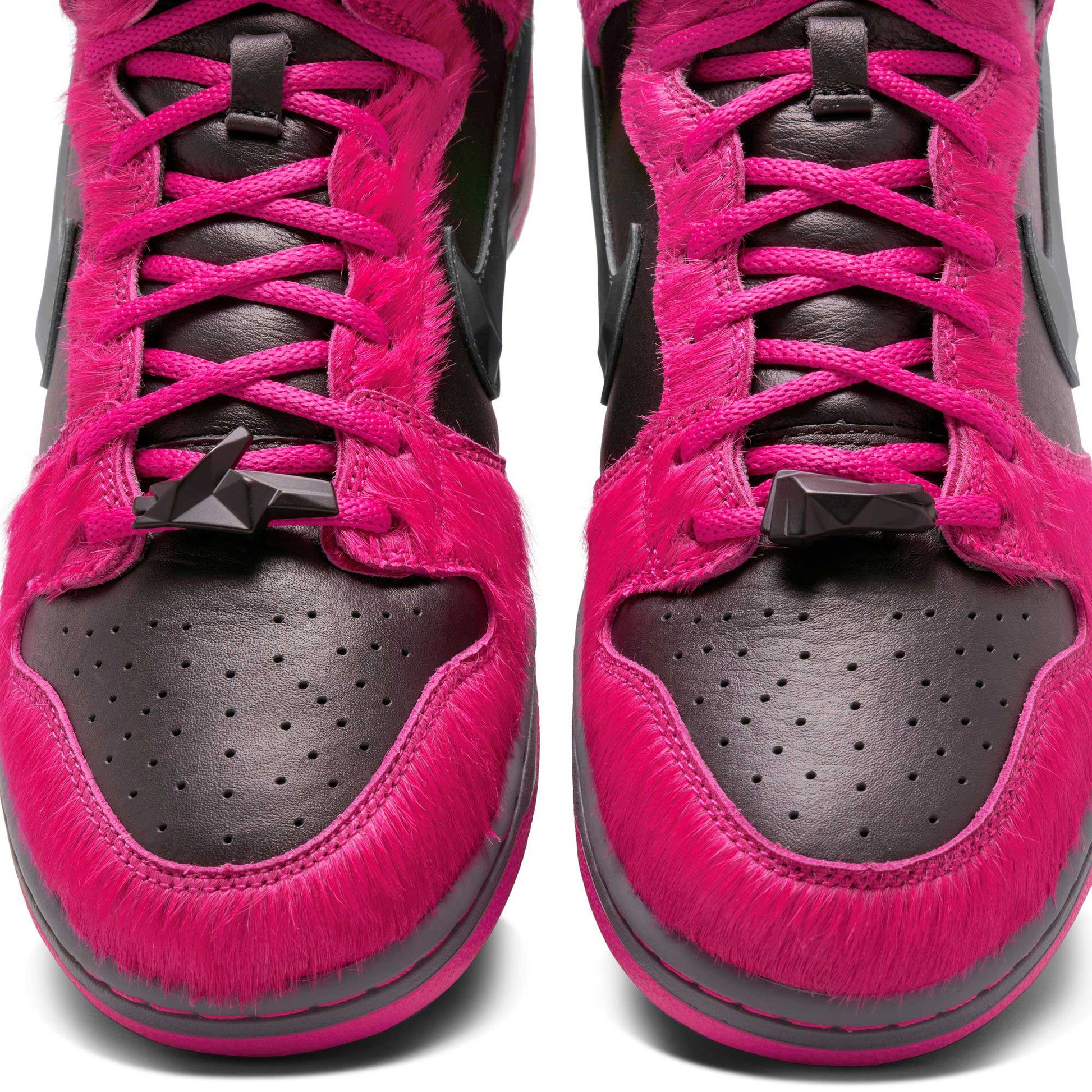 Nike SB Dunk High X Run The Jewels, active pink/black - metallic gold - Tiki Room Skateboards - 6