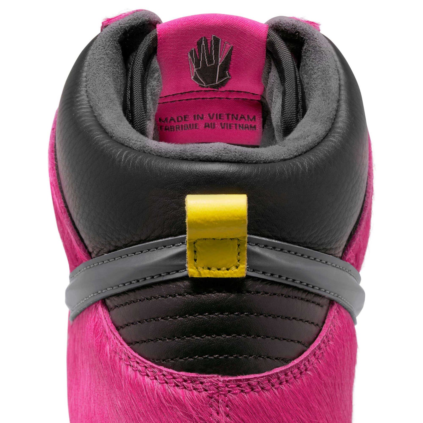 Nike SB Dunk High X Run The Jewels, active pink/black - metallic gold - Tiki Room Skateboards - 15
