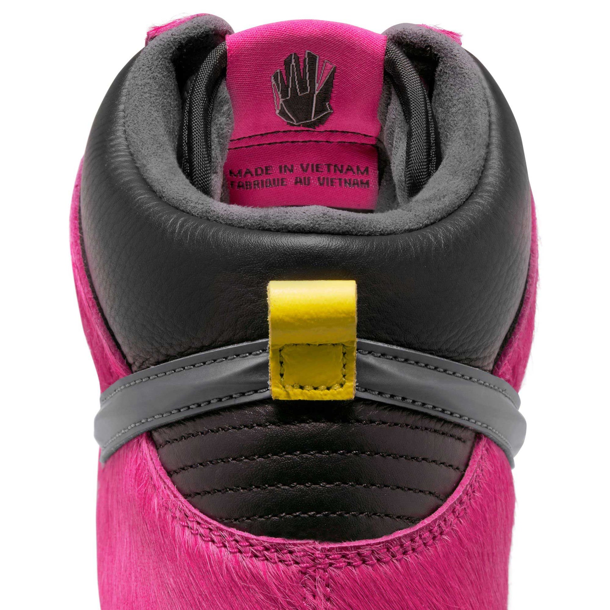 Nike SB Dunk High X Run The Jewels, active pink/black - metallic gold - Tiki Room Skateboards - 15