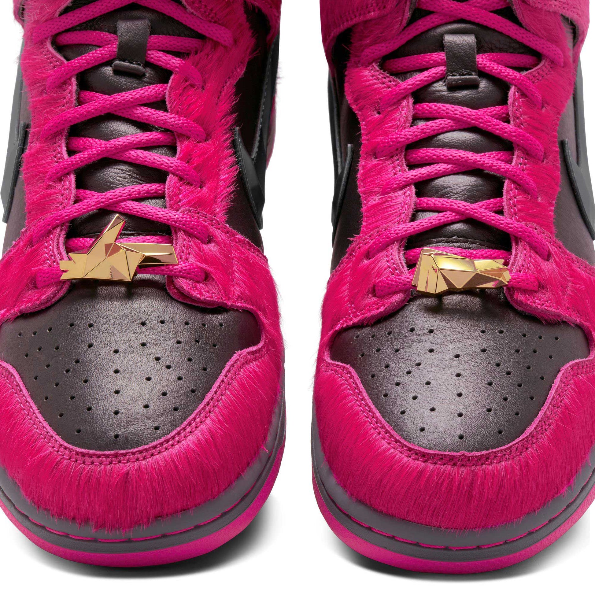 Nike SB Dunk High X Run The Jewels, active pink/black - metallic gold - Tiki Room Skateboards - 5