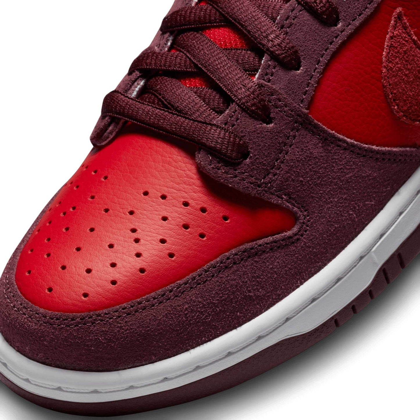 Nike SB Dunk Low Pro, burgundy crush/team red - university red - Tiki Room Skateboards - 3